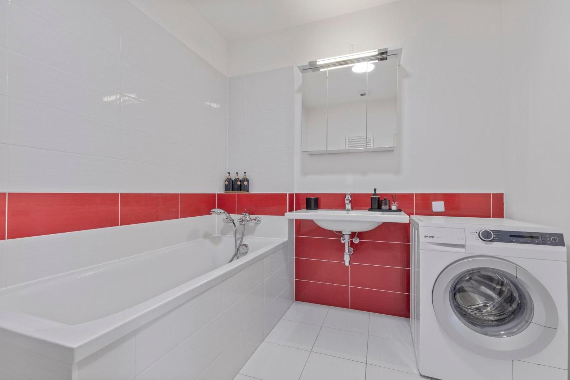 Panorama City Apartment In Downtown Area With Free Parking And Castle View Bratislava Eksteriør billede