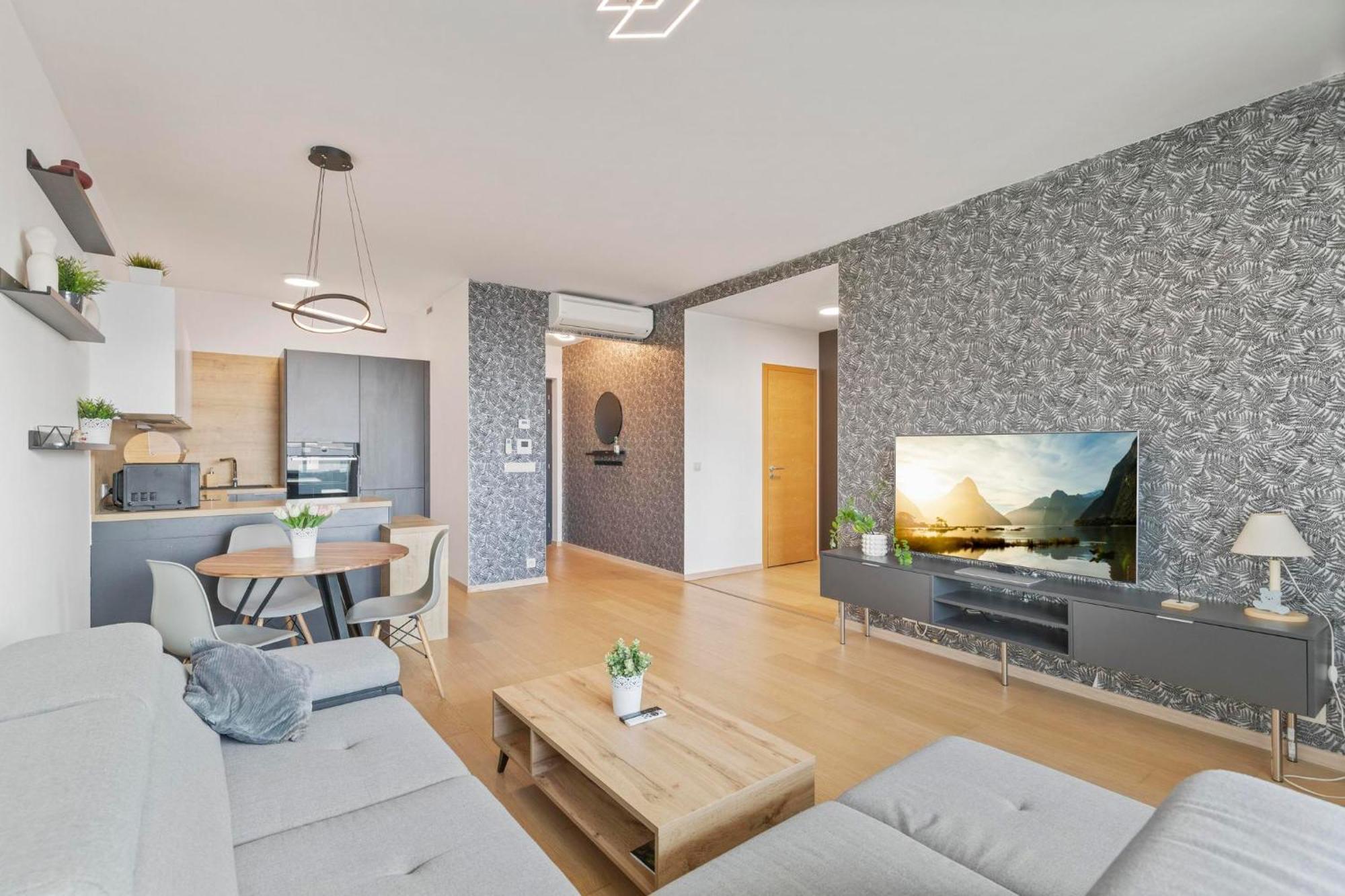 Panorama City Apartment In Downtown Area With Free Parking And Castle View Bratislava Eksteriør billede