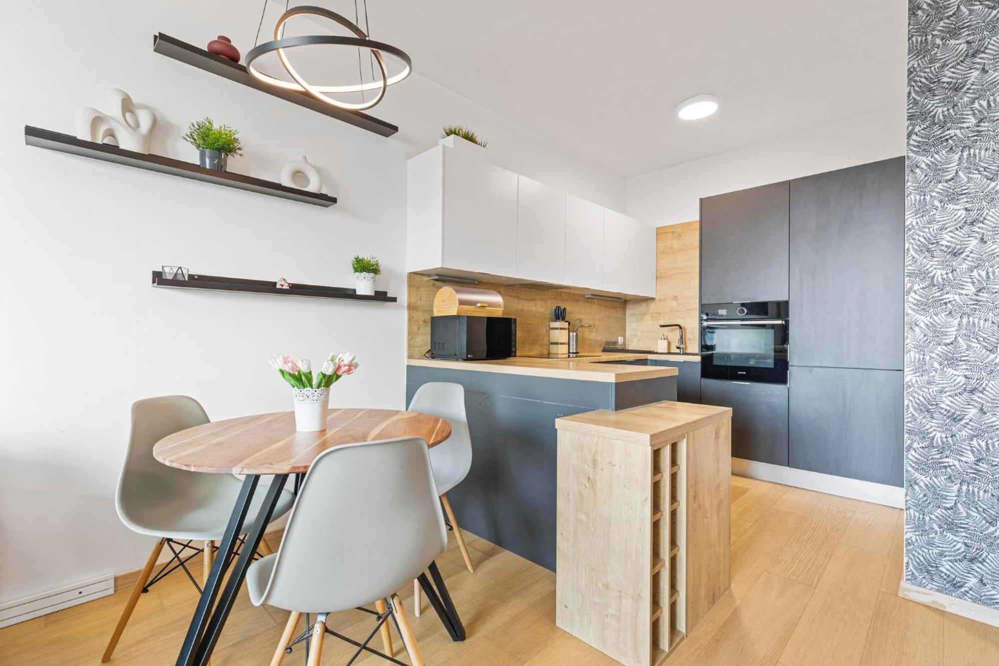 Panorama City Apartment In Downtown Area With Free Parking And Castle View Bratislava Eksteriør billede