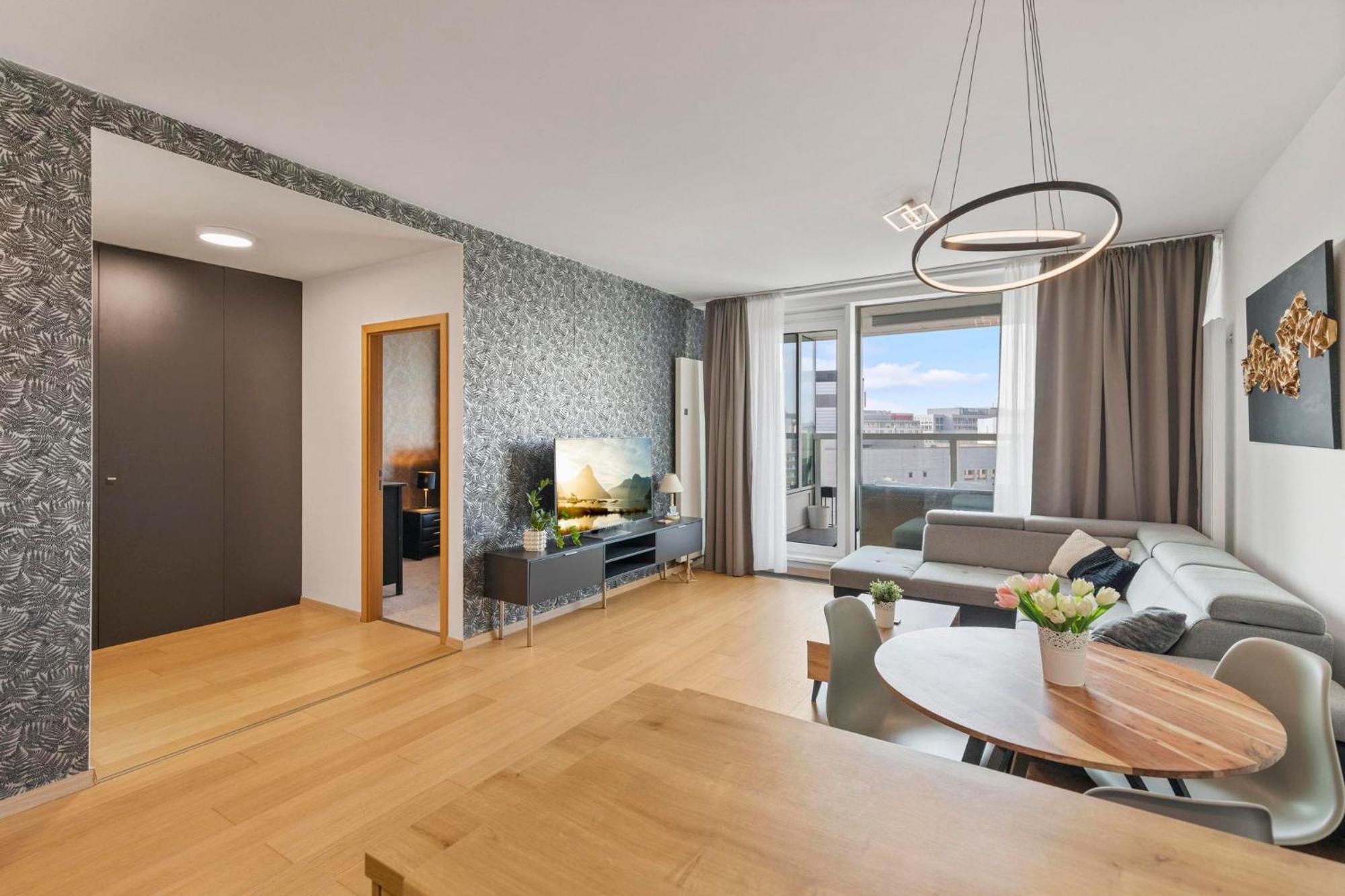 Panorama City Apartment In Downtown Area With Free Parking And Castle View Bratislava Eksteriør billede