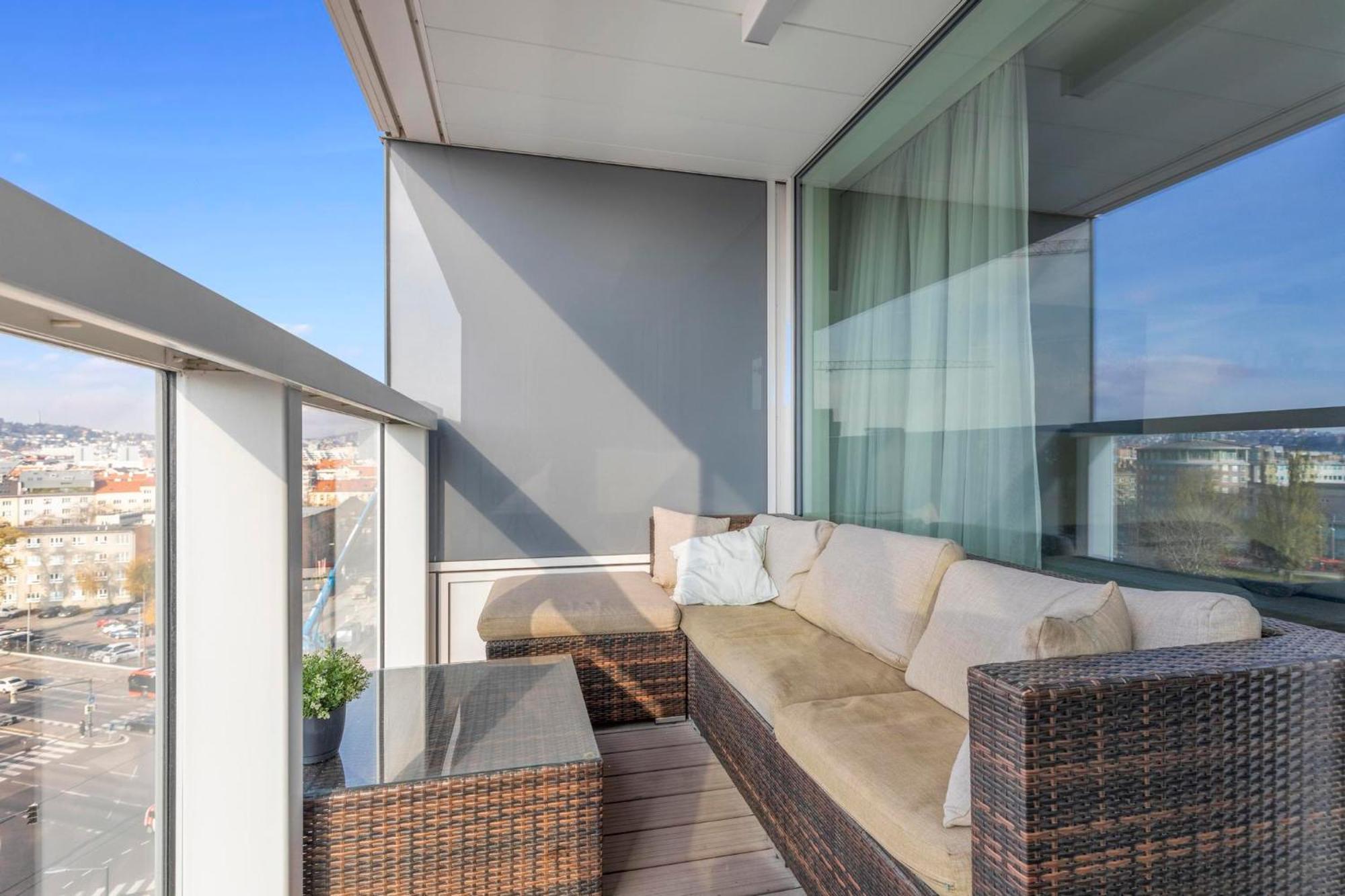 Panorama City Apartment In Downtown Area With Free Parking And Castle View Bratislava Eksteriør billede